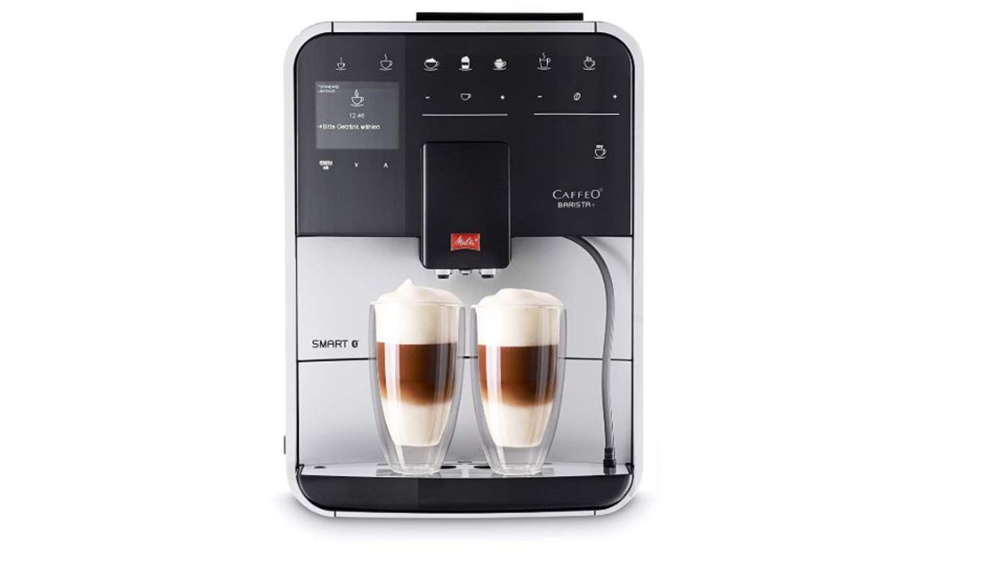 Caffeo Barista T Smart von Melitta, rund 950 Euro   Schon auf dem Heimweg den Kaffee per App brühen. Das ist heute gar nicht mehr so kompliziert, wie es klingt. Denn smarte Kaffeevollautomaten gibt es viele. Wie zum Beispiel die Barista T Smart von Melitta. Mit der Melitta Connect App lässt sich die Maschine einrichten und auch der jeweilige Kaffee auswählen. Die App bietet auch praktische Tutorials zur Reinigung und Handhabung der Maschine. Wenn der Kaffee mal zu stark sein sollte, lässt sich sogar das Mischungsverhältnis per App steuern.
