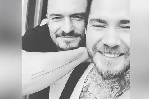 Orlando Bloom zeigt sein neues Tattoo auf Instagram – inklusive Tippfehler