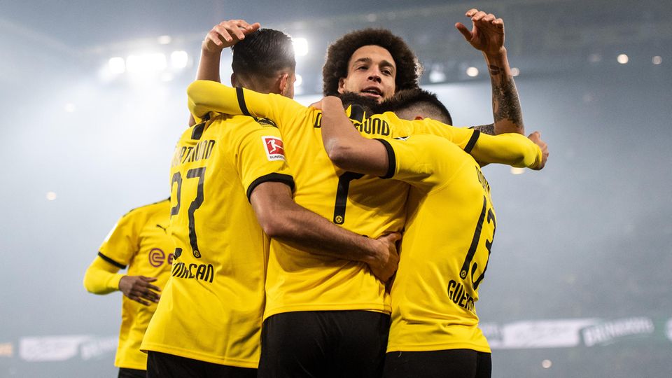 Borussia Dortmund: Spieler jubeln gegen Eintracht Frankfurt