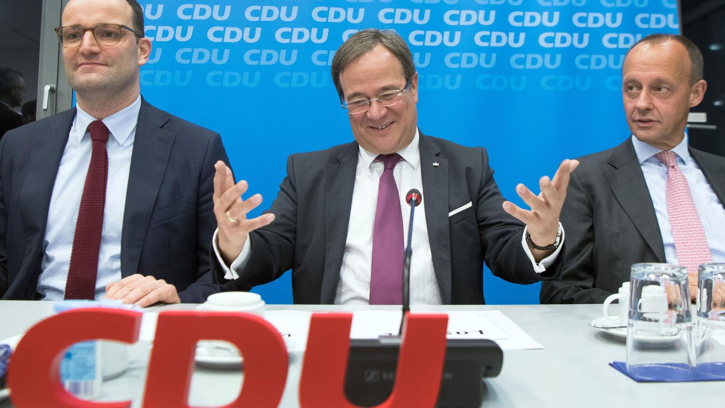 Spahn Laschet und Merz hinter CDU-Logo