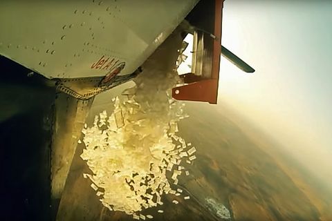 Die Abwurfbahn der Pellets wird von einem Zielsystem berechnet.