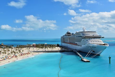 100 Kilometer östlich von Miami: Die "MSC Devina" hat am Kai von Ocean Cay auf den Bahmas festgemacht.
