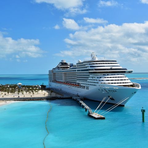 100 Kilometer östlich von Miami: Die "MSC Devina" hat am Kai von Ocean Cay auf den Bahmas festgemacht.