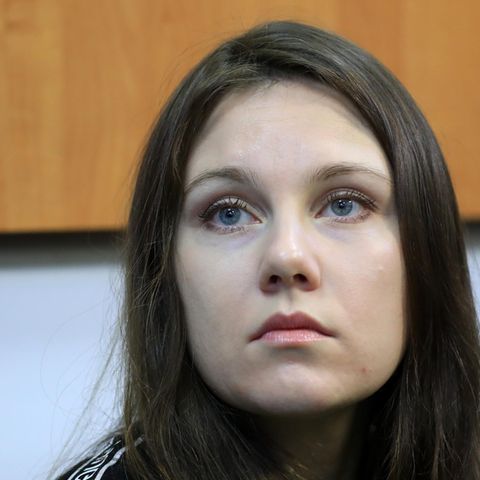 Alla I. vor einem Gericht in Sankt Petersburg: Sie muss per Gerichtsentscheid mindestens zwei Tage lang in Quarantäne bleiben 