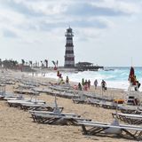 An der Westküste von Ocean Cay tobt die Brandung: Sunset Beach