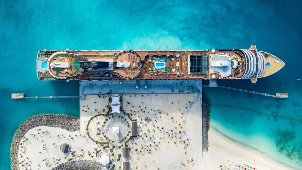 The pier of Ocean Cay from a drone perspective: The island is 100 kilometers east of Miami.