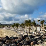 Für die Passagiere des Yacht Clubs, der ersten Klasse an Bord der MSC-Schiffe, gibt es einen separaten Strandbereich