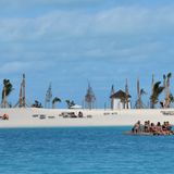 Blick auf die Lagune und North Beach: Die 4600 angepflanzten Palmen müssen ersten noch richtig anwachsen