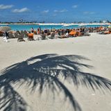 Am South Beach und der großen Lagune: Hier liegen die meisten Gäste in der Sonne. Sitzgelegenheiten und Liegen sind kostenlos, Sonnenschirme können für 11 Dollar gemietet werden.