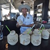 Ein Selbstbedienungsrestaurant ist im Preis inbegriffen. Hinzu kommen weitere Cocktailbars, wie hier die Lighthouse Bar.