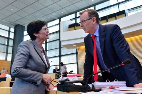 Thüringens damalige Ministerpräsidentin Christine Lieberknecht (l.) und der damalige Linken-Fraktionschef Bodo Ramelow