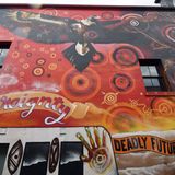 Auch in der Aboriginal Street Art ist der Adler ein wichtiges Motiv, wie in diesem Gemälde von Robert Young und Heesco Makatron in einer Seitenstraße im Viertel Fitzroy von Melbourne.