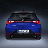 Da der kleine Koreaner 2,4 Zentimeter tiefer und drei Zentimeter breiter ist, steht er deutlich satter auf dem Asphalt als bishe