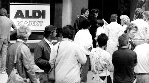 Berlin-Wedding 1990: Am Tag nach der Währungsunion drängen DDR-Bürger zu Aldi