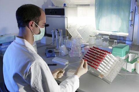 Medizin: Gentests bei Krebs: das Geschäft mit der Angst