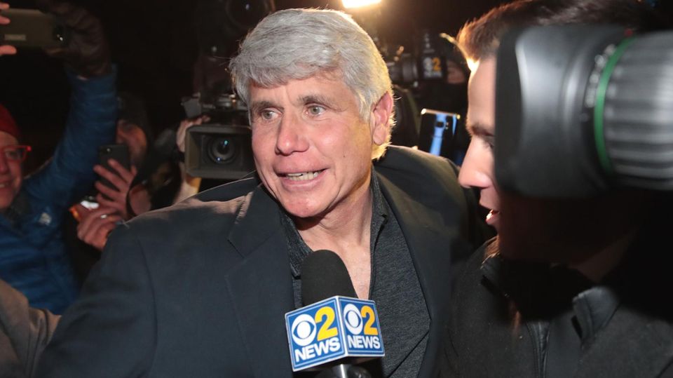 Der frühere Gouverneur von Illinois, Rod R. Blagojevich, nach seiner vorzeitigen Haftentlassung durch Donald Trump Der frühere Gouverneur von Illinois, Rod R. Blagojevich, nach seiner vorzeitigen Haftentlassung durch Donald Trump