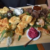 Holzplatte mit Bush Food