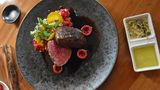 Gegrilltes Emufleisch auf dem Teller