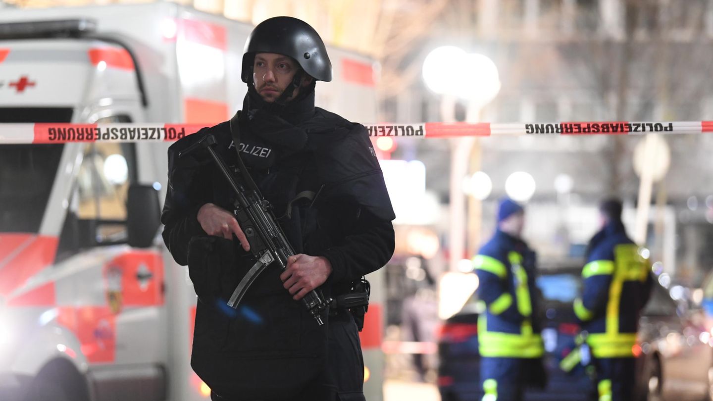 Hessen: Polizei und Rettungskräfte sind im Stadtteil Heumarkt im Einsatz.