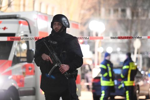 Hessen: Polizei und Rettungskräfte sind im Stadtteil Heumarkt im Einsatz.