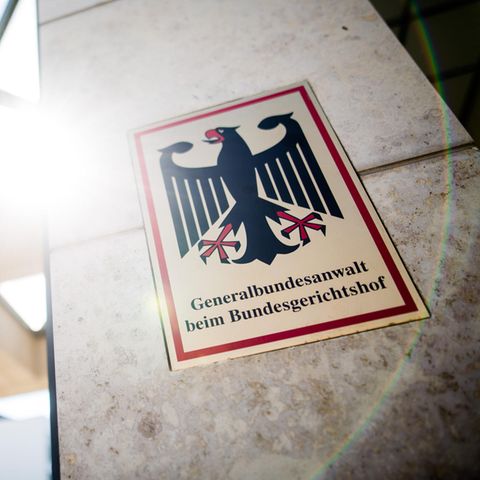 "Generalbundesanwalt beim Bundesgerichtshof" steht auf einem Schild am Eingang zum Gebäude der Bundesanwaltschaft