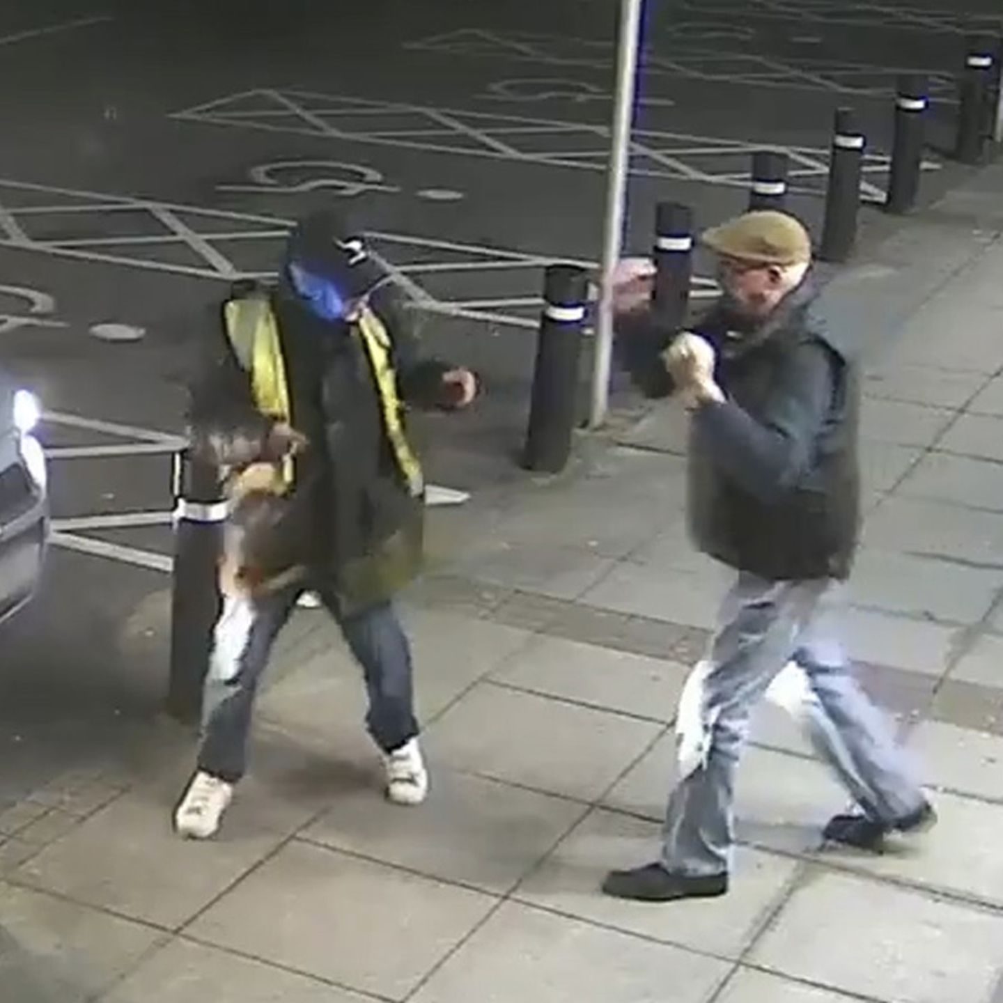 Geldautomat Boxender Rentner Schlagt Rauber In Die Flucht Stern De