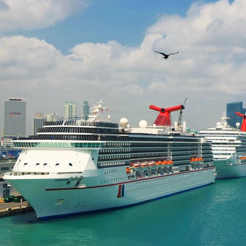 Hier gehen täglich bis zu 15.000 Passagiere an Bord: der Kreuzfahrthafen von Miami auf Dodge Island 