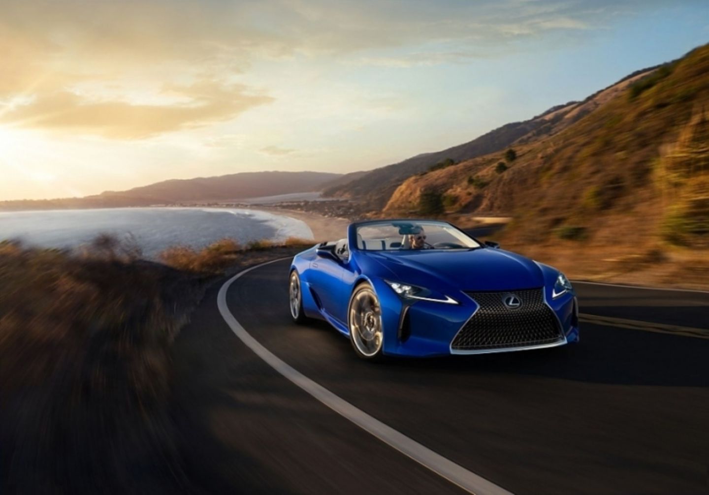Den Lexus LC 500 gibt es jetzt auch als Cabrio