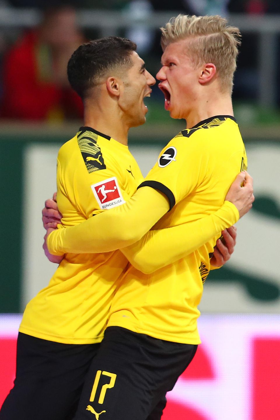 Bundesliga im stern-Check : Ach, wie schön ist Tore schießen. Erling Haaland, das neueste BVB-Wunderkind mit der Statur des Donnergottes Thor und einem schier unersättlichen Torhunger, trifft auch gegen Werder Bremen. Danach gibt es für Vorbereiter Achraf Hakimi eine impulsive und energiegeladene Umarmung. Haben nur der Donner und die Blitze gefehlt. Ach, wie schön ist Tore schießen. Erling Haaland, das neueste BVB-Wunderkind mit der Statur des Donnergottes Thor und einem schier unersättlichen Torhunger, trifft auch gegen Werder Bremen. Danach gibt es für Vorbereiter Achraf Hakimi eine impulsive und energiegeladene Umarmung. Haben nur der Donner und die Blitze gefehlt.