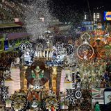 Das Sambódromo wurde eigens für den Karneval 1984 gebaut. Die Tribünenstraße ist ein Entwurf des berühmten brasilianischen Architekten Oscar Niemeyer.