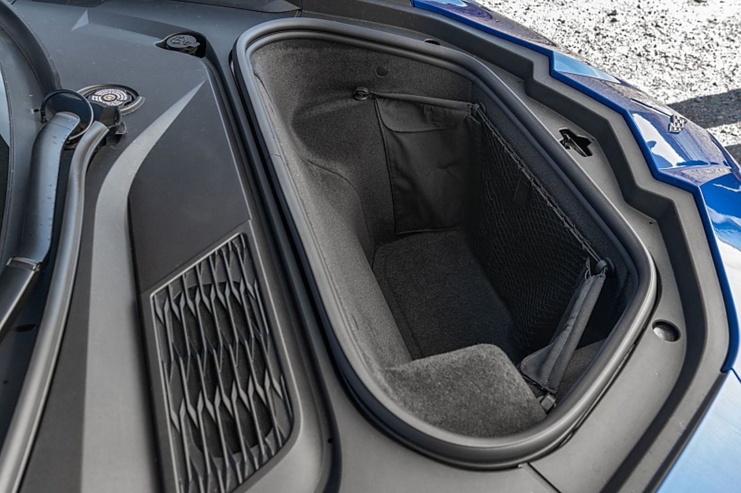 Die Corvette hat zwei Kofferräume - vorne und hinten