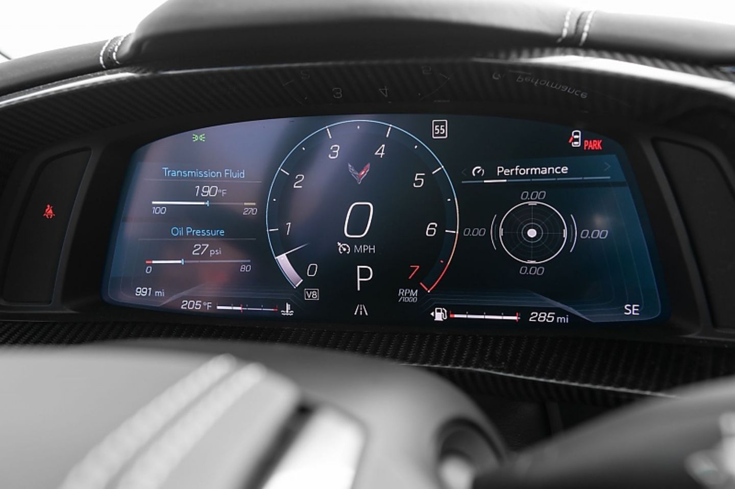 Die digitalen Cockpitinstrumente werden auf einen zwölf Zoll Monitor projiziert