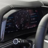 Die Anzeigen des Cockpits sind überladen