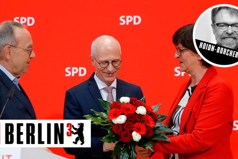 Die SPD-Vorsitzenden Norbert Walter-Borjans und Saskia Esken und Bürgermeister Peter Tschentscher