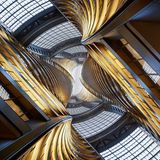 Geschwungene, gedrehte Etagen, die wie ein DNA-Strang geformt sind