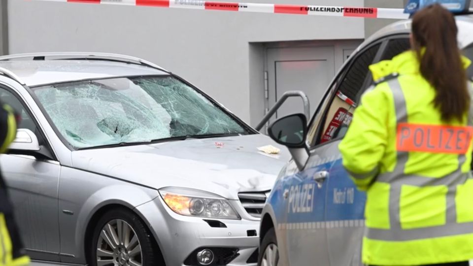 Volkmarsen: Autofahrer rast in Rosenmontagszug – "Er sagte: 'Bald stehe ich in der Zeitung'" Volkmarsen: Autofahrer rast in Rosenmontagszug – "Er sagte: 'Bald stehe ich in der Zeitung'"