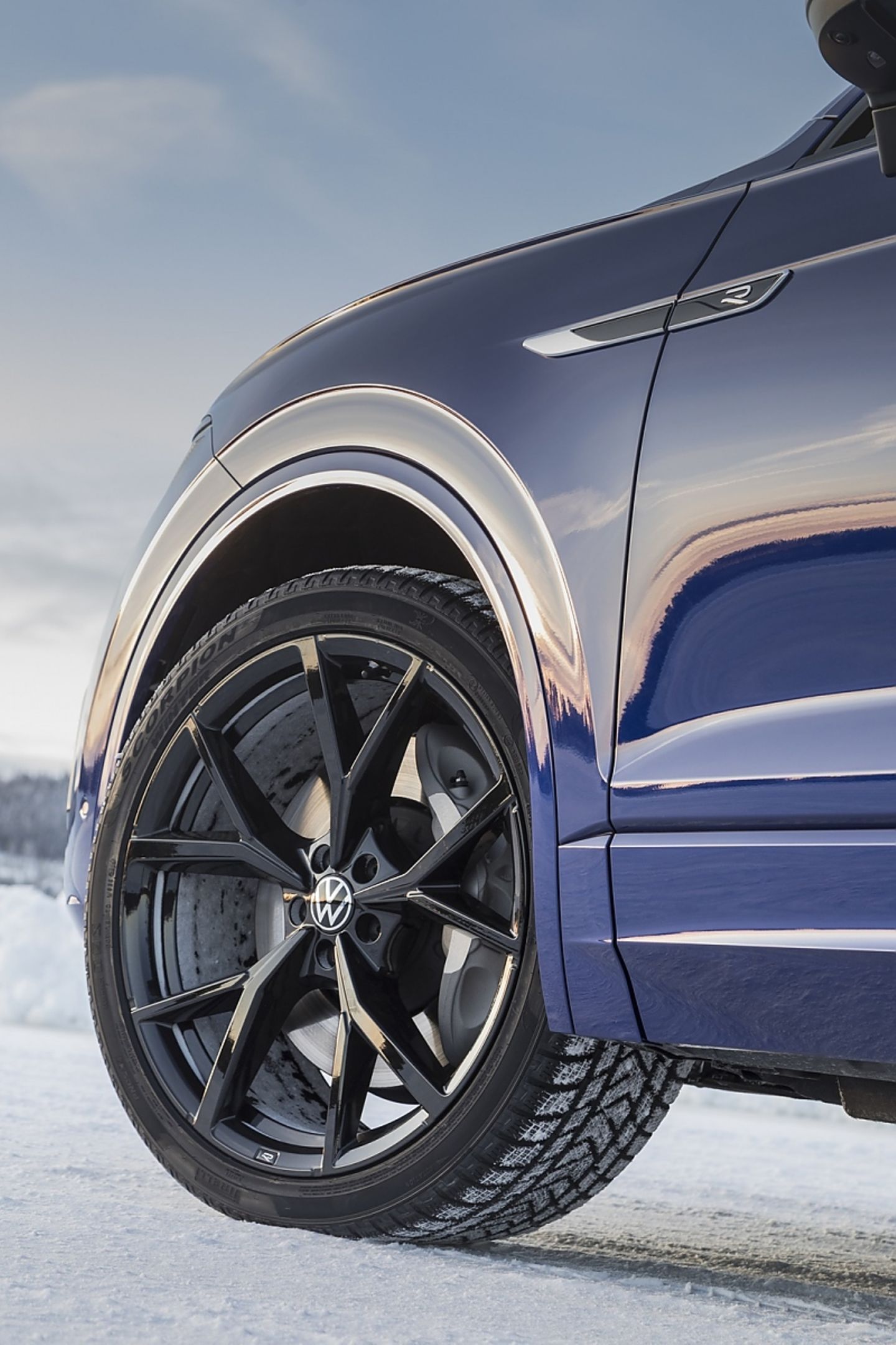 VW Touareg R Hybrid