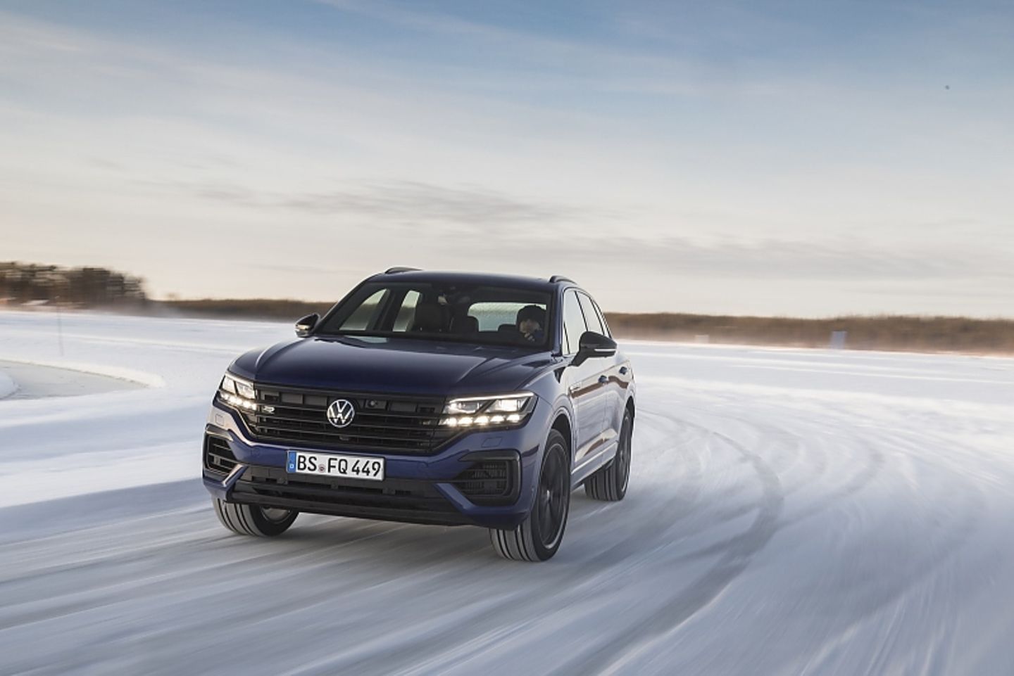 VW Touareg R Hybrid