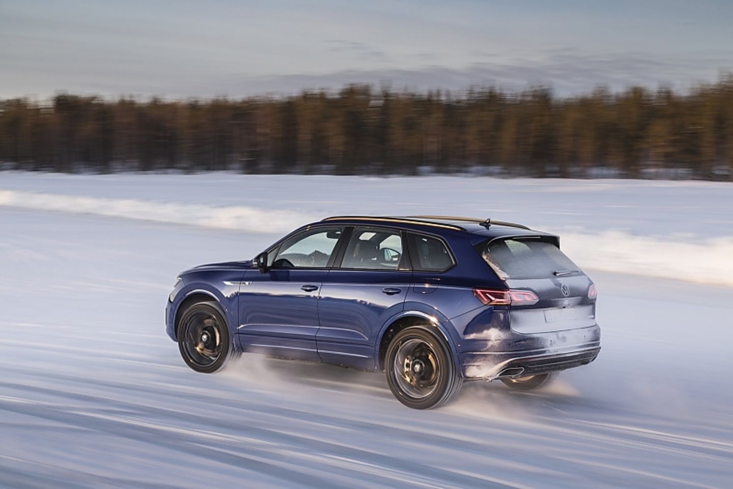 VW Touareg R Hybrid