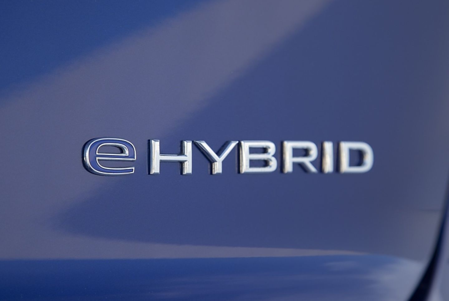 VW Touareg R Hybrid