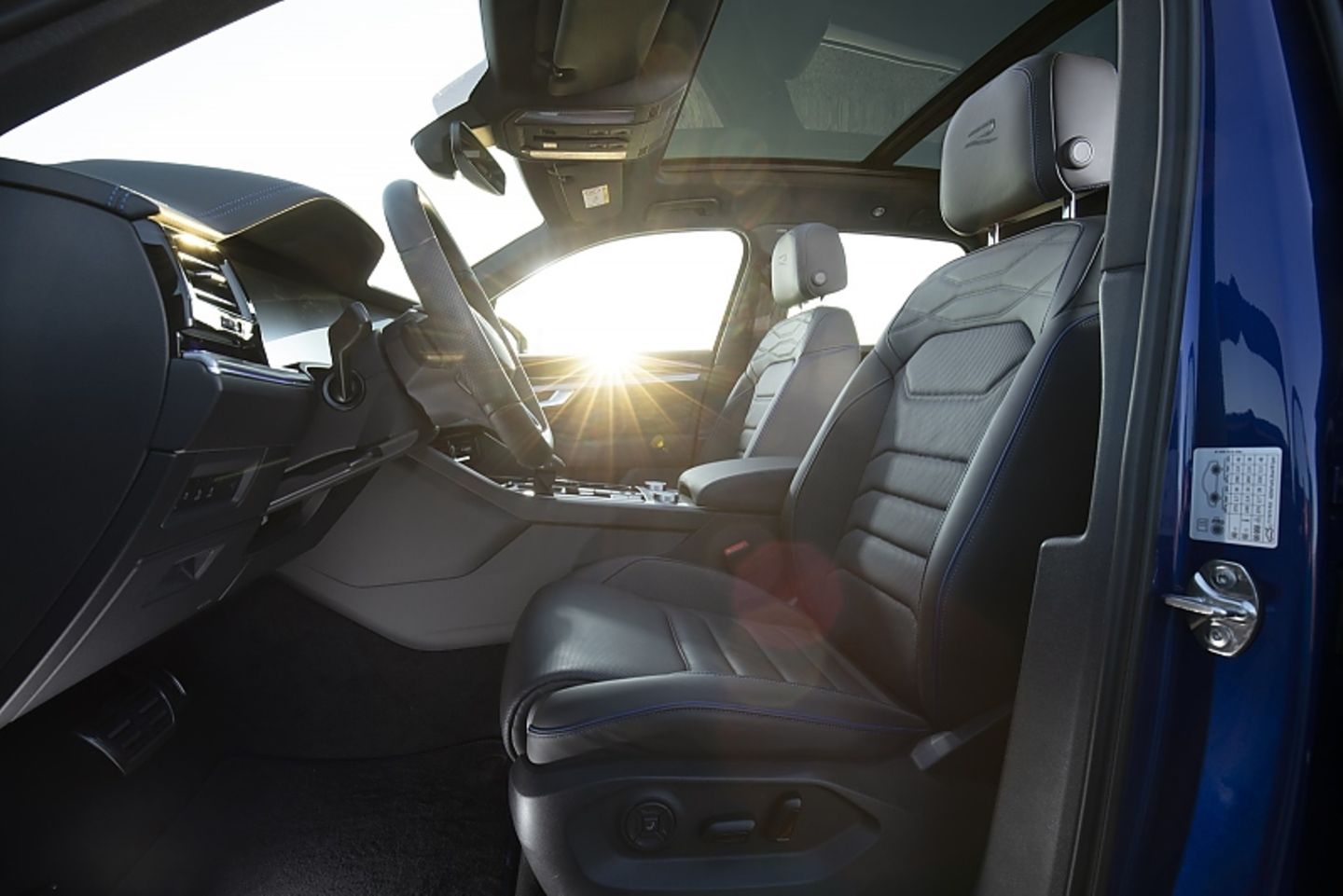 VW Touareg R Hybrid