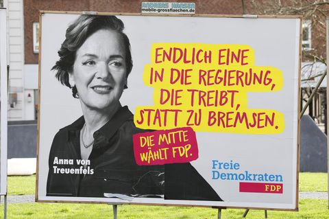 Wahlplakat mit Hamburgs FDP-Chefin Anna von Treuenfels-Frowein
