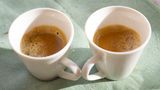 Ristretto  Der espresso ristretto folgt dem gleichen Prinzip wie der normale espresso. Hierbei beträgt die Durchlaufzeit aber nur 16 bis 19 Sekunden. Dadurch wird der espresso konzentrierter. Der doppio ristretto enthält die doppelte Menge Kaffee.