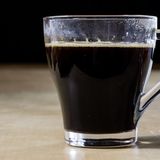 Lungo  Espresso lungo steht für "langer Espresso" auf Italienisch. Vergleichbar mit einem doppio oder einem doppelten Shot. Für einen lungo wird mehr Wasser verwendet als für einen normalen Espresso.