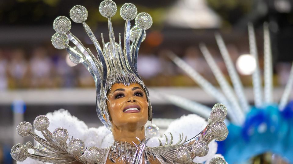 Karneval In Rio Hitze Glitzer Und Viel Nackte Haut Stern De