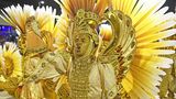 Auch am zweiten Abend im Sambódromo gehört Gold zu den dominierenden Farben, die hier von der Sambaschule Beija Flor verwendet wird