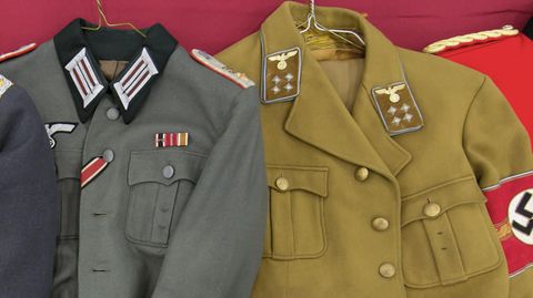 Uniformen mit Hakenkreuz