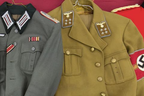 Uniformen mit Hakenkreuz