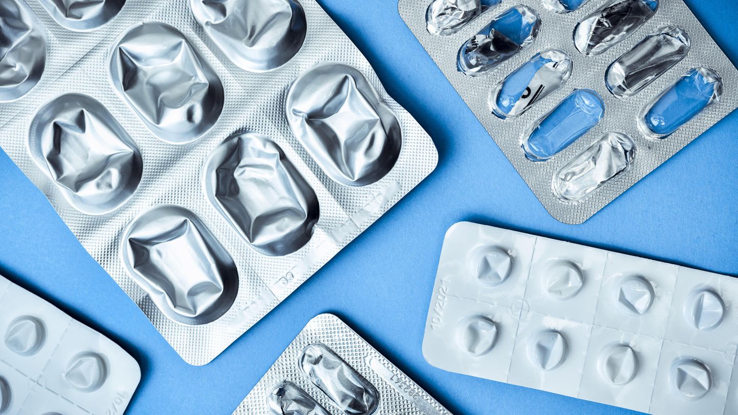 Viele Schmerzmittel verschaffen Linderung. Einige seien jedoch nicht für jeden Patienten geeignet, so Warentest.