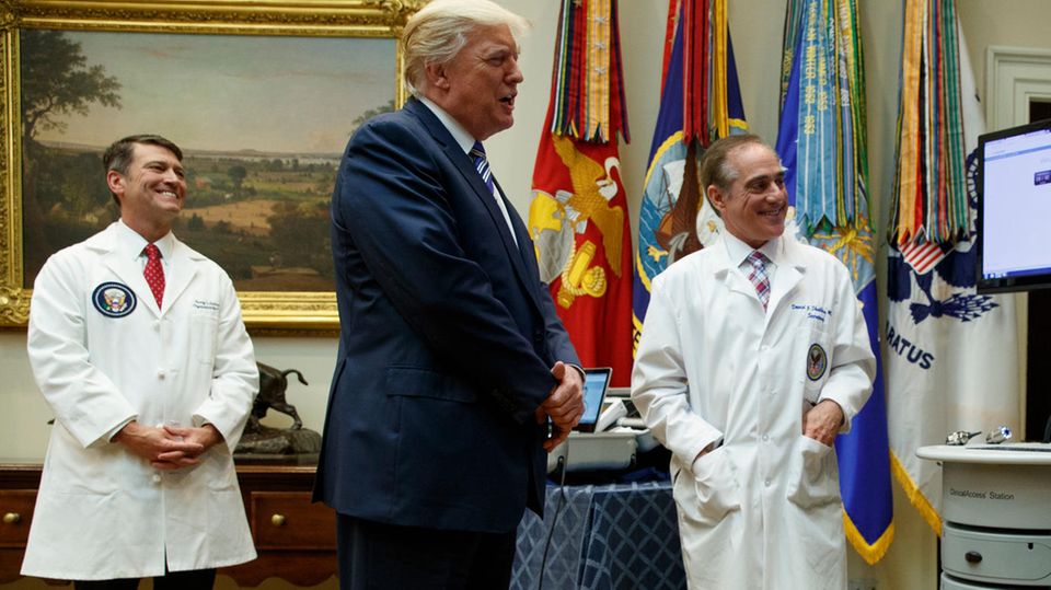 Donald Trump und Ronny Jackson
